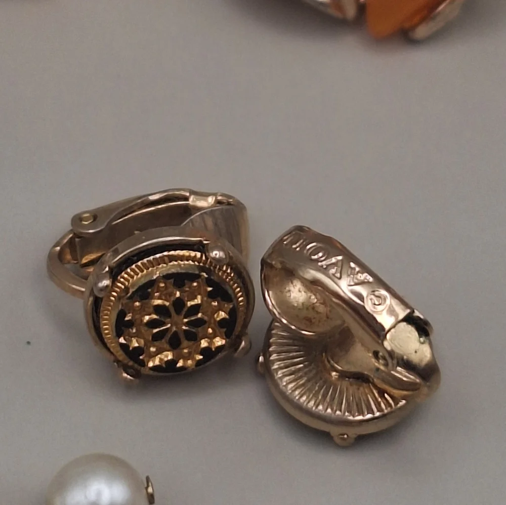 Vintage Clip-On & Screw-Back Earring Bundle – Sarah Coventry, Avon, LA Segal+ - Picture 8 of 16